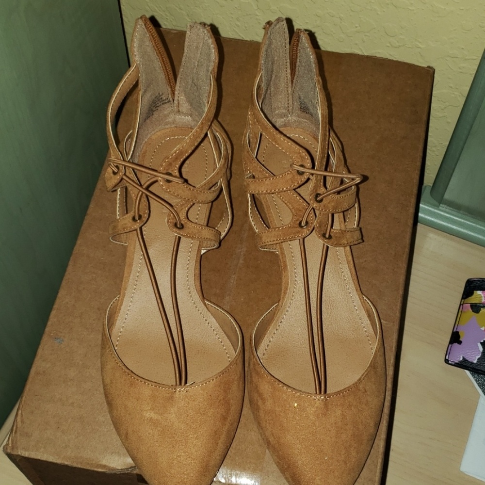Flats - Picture 2 of 6